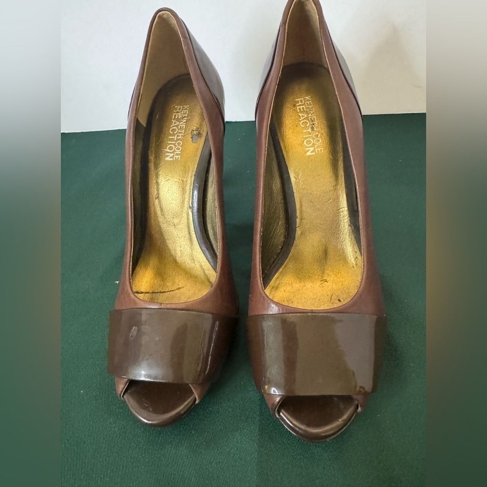 A Cute Addition To Your Shoe Collection! Kenneth Cole Leather Heels Size 6.5
